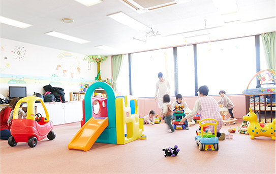 KIDS ROOM 子育てママも安心♪ お子様と一緒に自動車学校に通えるベビーシッターサービス